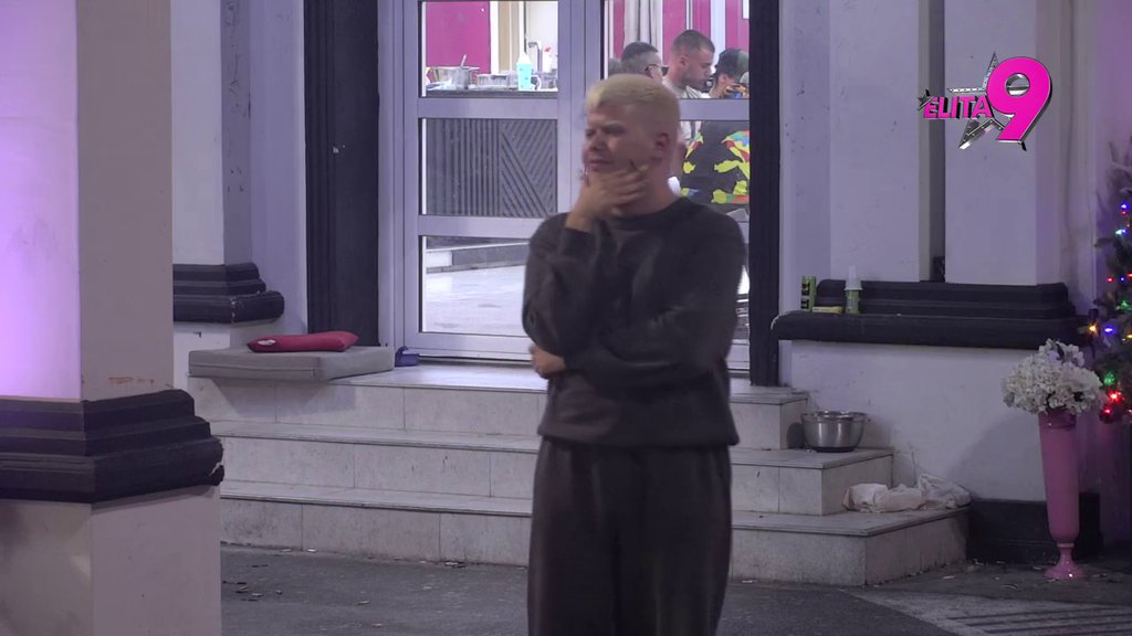 Ovo je čekao sedam meseci! Uroš puši cigaru sa velikim uživanjem dok gleda Sofijin sunovrat, dočekao svojih pet minuta (VIDEO)