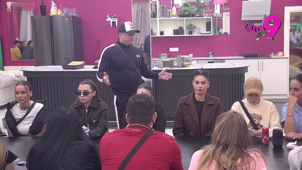 Još jedno prijateljstvo na tankom ledu! Anđelo natrljao Mini na nos druženje sa Anitom, Asmin dolio ulje na vatru: Rekla je da joj kasni... (VIDEO)