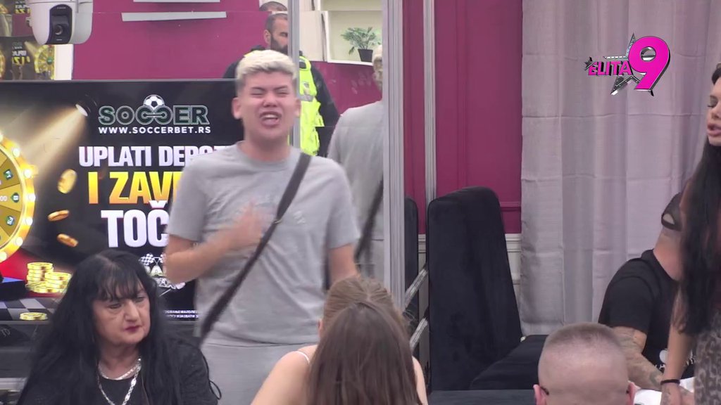 HAOS! Uroš brutalno zaratio sa Anitom, ne prihvata njeno druženje sa Asminom, leti perje kao nikad (VIDEO)