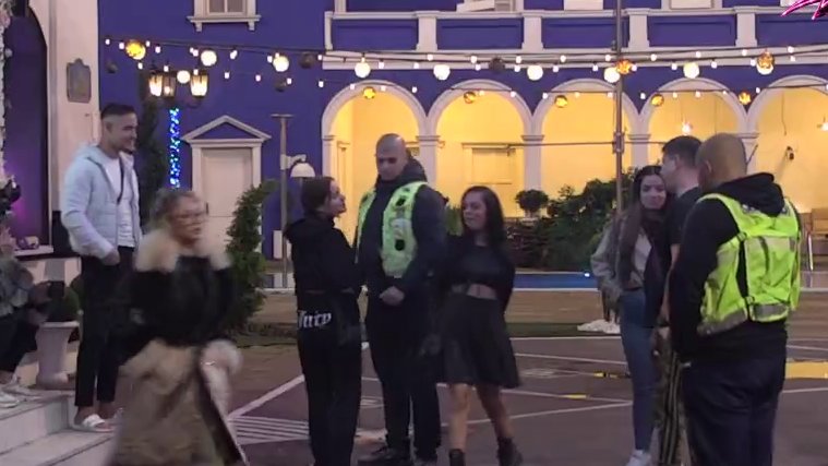 Njen je, nek je najgori! Rada skočila da odbrani Milana od Jovane, pa poručila: Rodila bih mu dete (VIDEO)