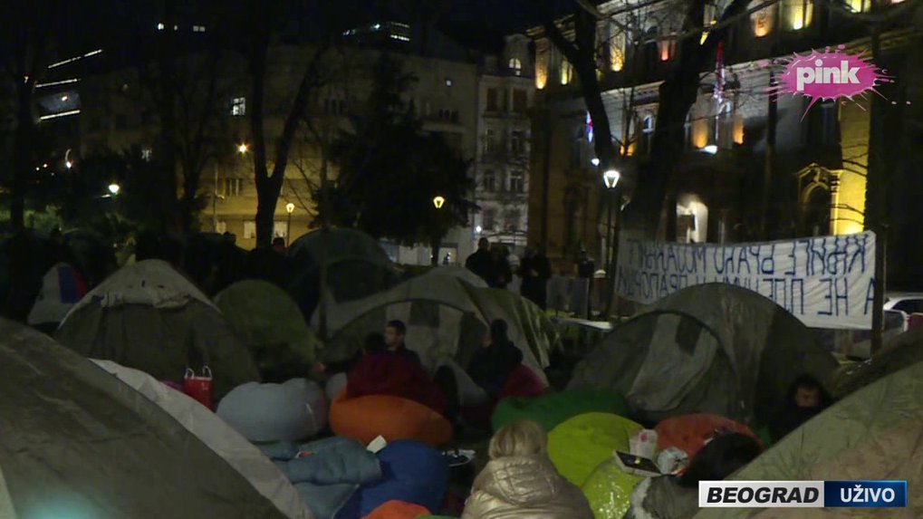 'SVAKA VAM ČAST, ČEKAMO VAS TOLIKO DUGO' Građani podržavaju studente koji žele da uče