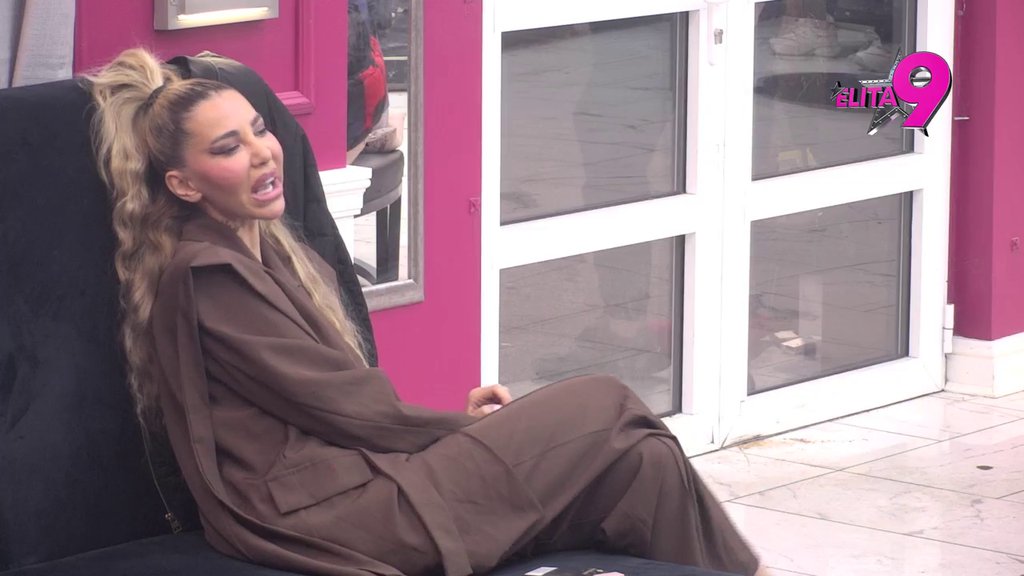 ONE SU CRNE UDOVICE! Aneli prebledela kao krpa: Hana progovorila o jezivim detaljima iz života sa Ahmićima, pa zapretila: Nek objave da vide ljudi kakve ste ku*vetine (VIDEO)