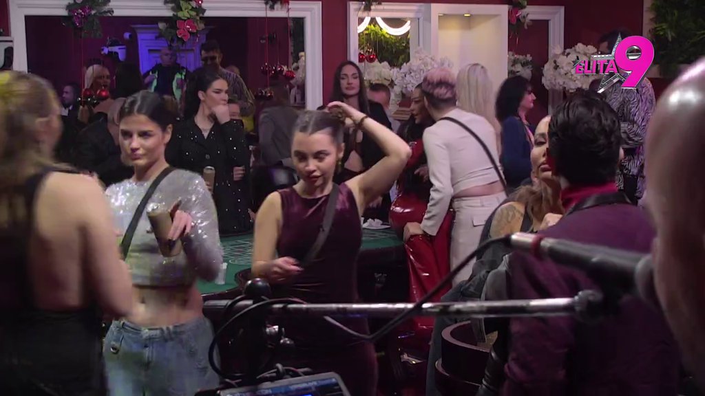 Ostala u šoku! Uroš joj priznao da je odlepio za Borom, krčka se novi haos u Eliti?! (VIDEO)