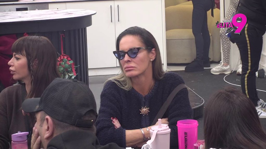 SUDAR LJUTIH RIVALKI: Kačavenda i Jakšićka zaratile oko Janjuša, takmiče se koja je prirodnija i lepša (VIDEO)