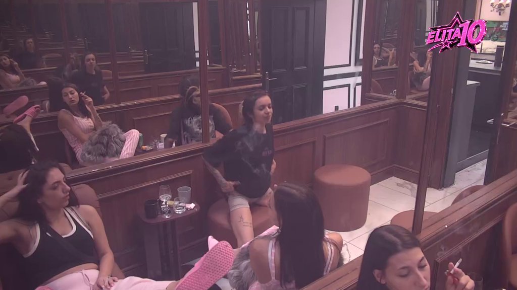 TVERK U KRILU! Učesnice se opustile, pa pokazale izazovne pokrete! PRLJAVI PLES raspalio maštu (VIDEO)