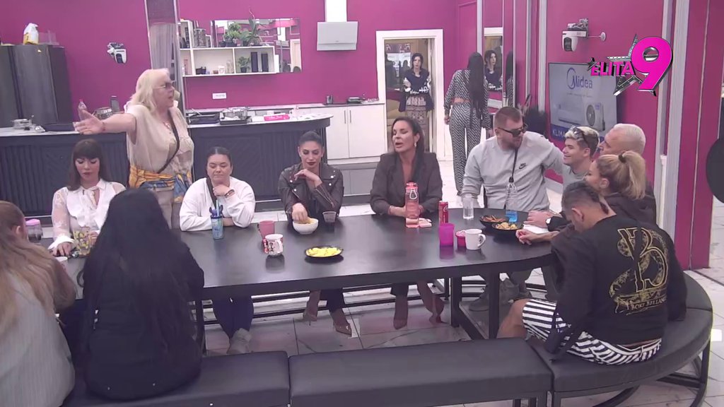 Ličila si na vampira, a sad popuješ: Zorica sasula Kačavendi brutalnu istinu u lice, ona urla iz petnih žila zbog Aneli! (VIDEO)