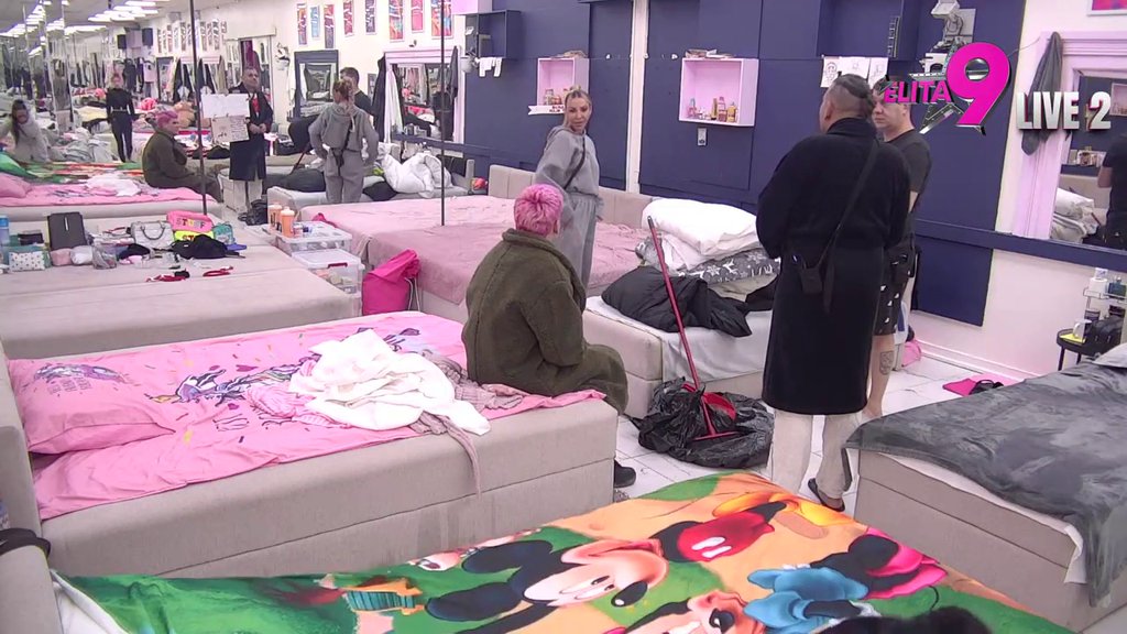 OPŠTI HAOS U SOBI! Bora OTIMA Zoričin krevet, Aneli doživela pomračenje, pa otkrila da čuva mesto za NOVOG DEČKA (VIDEO)