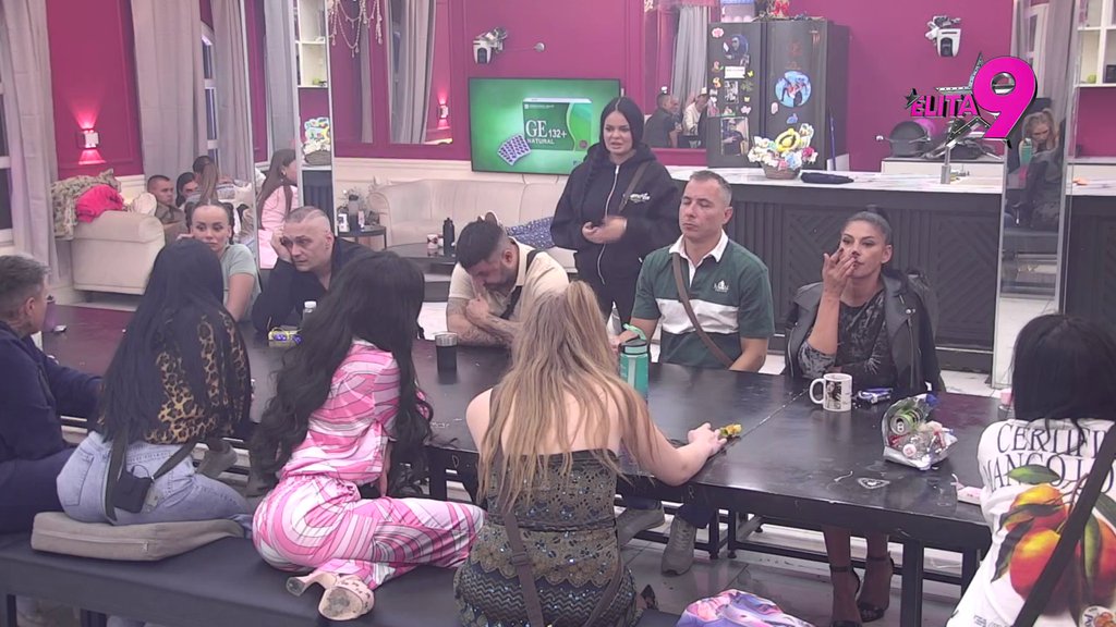 IZNELI STE KAMION PRLJAVOG VEŠA! Mića bez milosti, Jovana žestoko oplela po Asminu: Tvoja ćerka neće biti ponosna na tebe! (VIDEO)