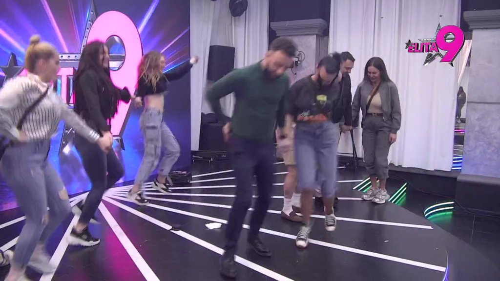 Opštenarodno veselje u Eliti! Luka zaigrao Užičko kolo, odmah mu se pridružili članovi žirija i cimeri (VIDEO)