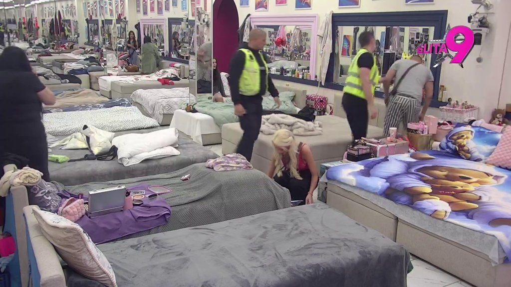 KRŠ I LOM U SPAVAĆOJ SOBI! Bora UNIŠTIO Vanjine stvari, tražio Boginjine, Prodavnoćka mu se suprotstavila, pa IZVUKLA DEBLJI KRAJ! (VIDEO)