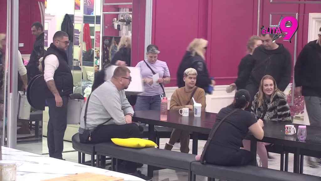 SLEDI HAOS ZA CRNIM STOLOM! Matora počinje sa PODELOM BUDŽETA, svi odmah na Pink! (VIDEO)