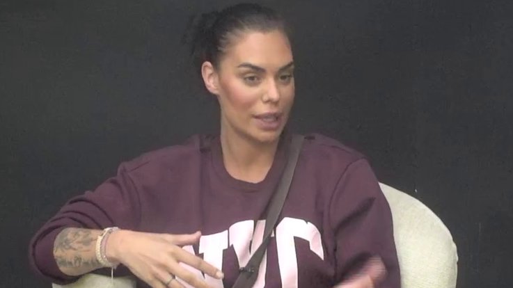 Aneli postala nova Harli Kvin! Mina otkrila da je videla POLJUBAC Đukića i Aneli, pa urnisala Sofiju: Nema mimiku, kakva je ona bre vernica?! (VIDEO)