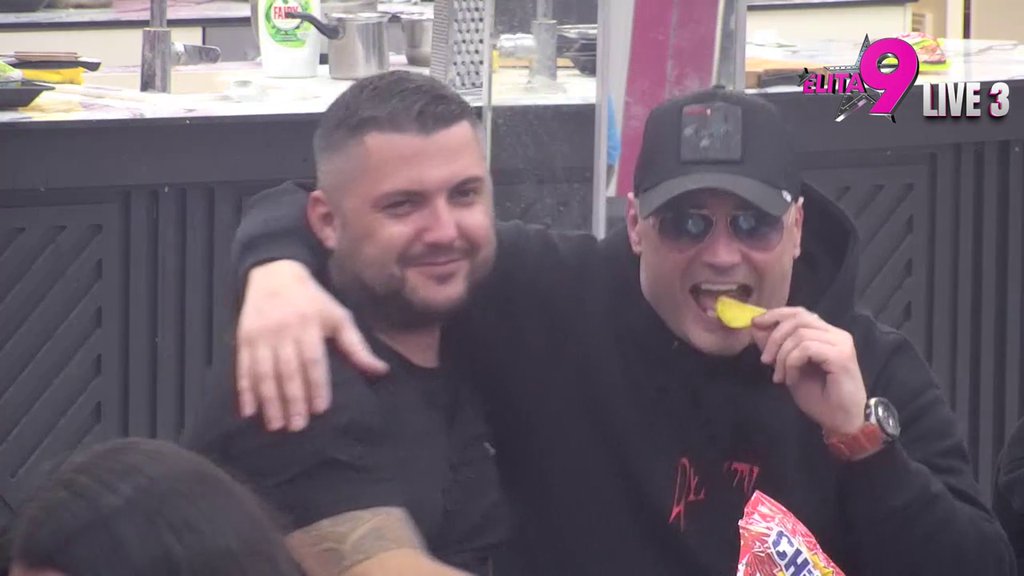 NE MOGU DA SAKRIJU VARNICE! Maja i Asmin razmenjuju poglede koji govore više od reči (VIDEO)