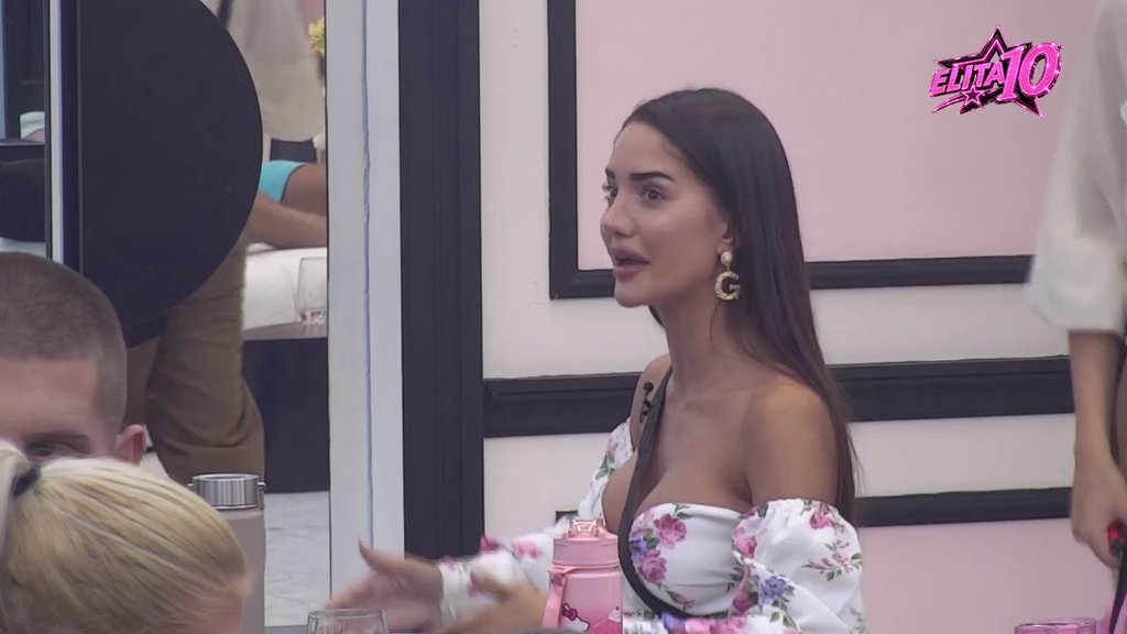 Haos u Beloj kući: Karić obelodanio da su Anđela i Mensur bili intimni u Budvi, ona mu odmah uterala kontru i dokazala da ga drži u šaci! (VIDEO)