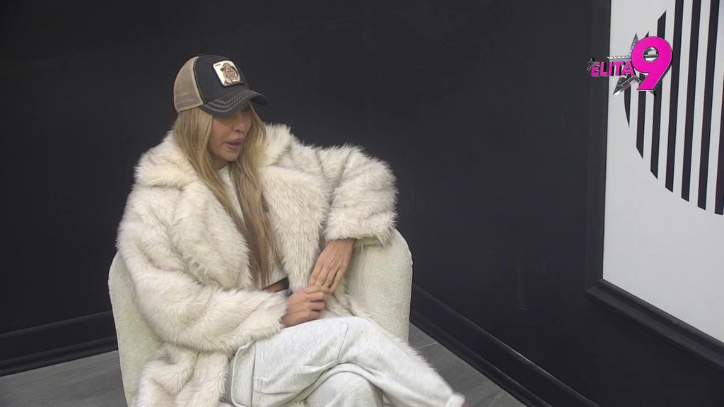 Danas hoda, silikon joj gore, du*e dole: Aneli ponovo demolirala Maju, pa priznala: Ne verujem joj u priču za Cara, eno je spava s lemurima (VIDEO)