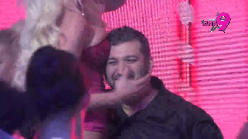 Doček za pamćenje u Eliti 9! Jelena Karleuša digla Šimanovce na noge, Maja i Filip obeležili Novu godinu poljupcem, Luka uspeo da se pomiri sa najboljim drugom, a Miljana Kulić izdominirala u svom stilu! (VIDEO)