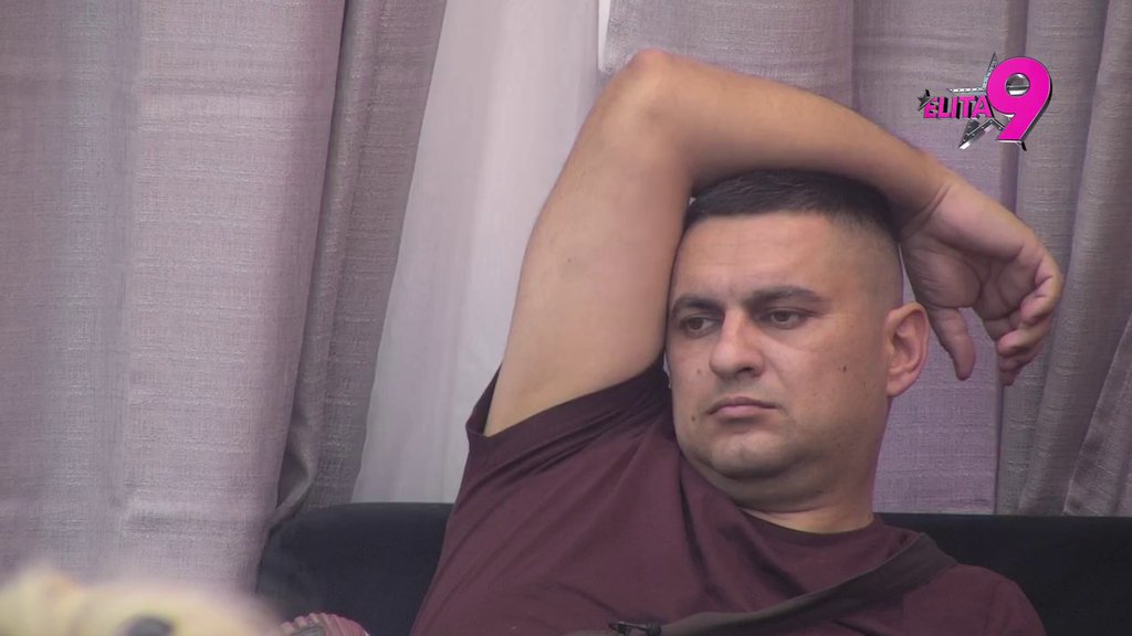 NENAD JE UMOBOLAN! Teodorinoj majci pozlilo zbog uvreda Bebičinog oca na račun njene ćerke: Sram bilo tog alkosa, seoskog đilkoša!