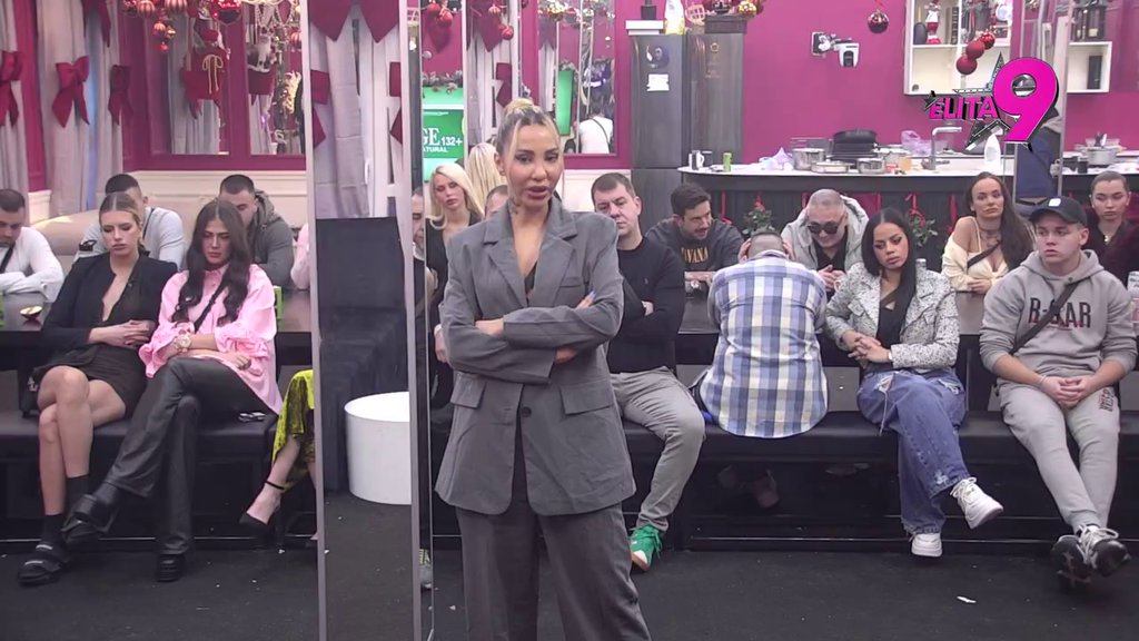 Muzla ga je za lovu, a on se ku*čio što je njen dečko: Aneli jedva čeka da sretne Staniju da je izvređa, pa je prozvala glupačom: Dovela čoveka u Ameriku, on joj prodao priču... (VIDEO)