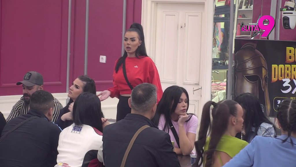 Ori se sve! Anđelo zaurlao zbog prirode odnosa Anite i Tamare Radoman, učesnici misle da su njih dve zajedno (VIDEO)