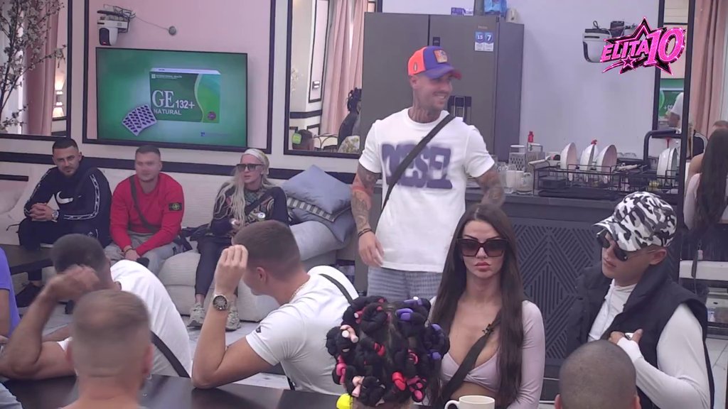 Janjuš šišti kao ekspres lonac: Mateja bukvalno napravio sprdnju od provedene noći sa Sandrom, drama trese Belu kuću! (VIDEO)