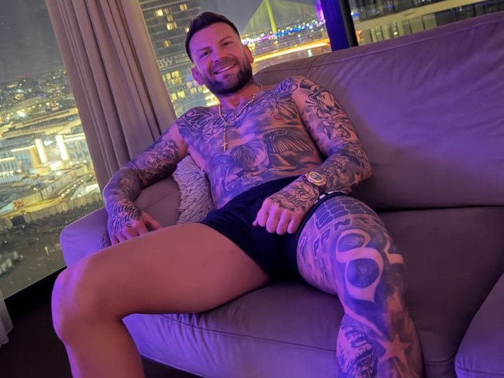 Ta mala debela svinja... Oglasio se Krofak za Pink.rs nakon što ga je Asmin nazvao mutavcem s nosem nalik papuči