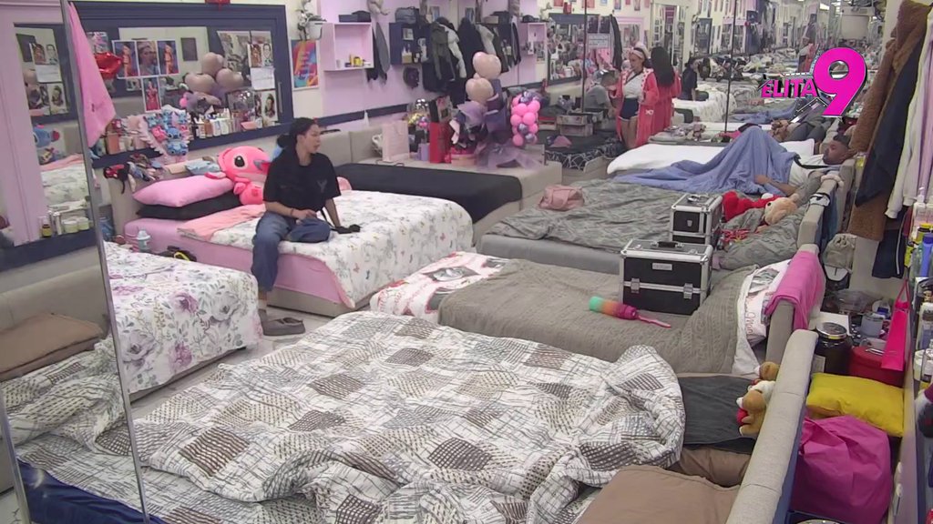 Prao mi je patike za 300 dinara, to je klasa ispod: Maja ponovo ponizila Terzu, pa zajedno s njim i Sofiju (VIDEO)