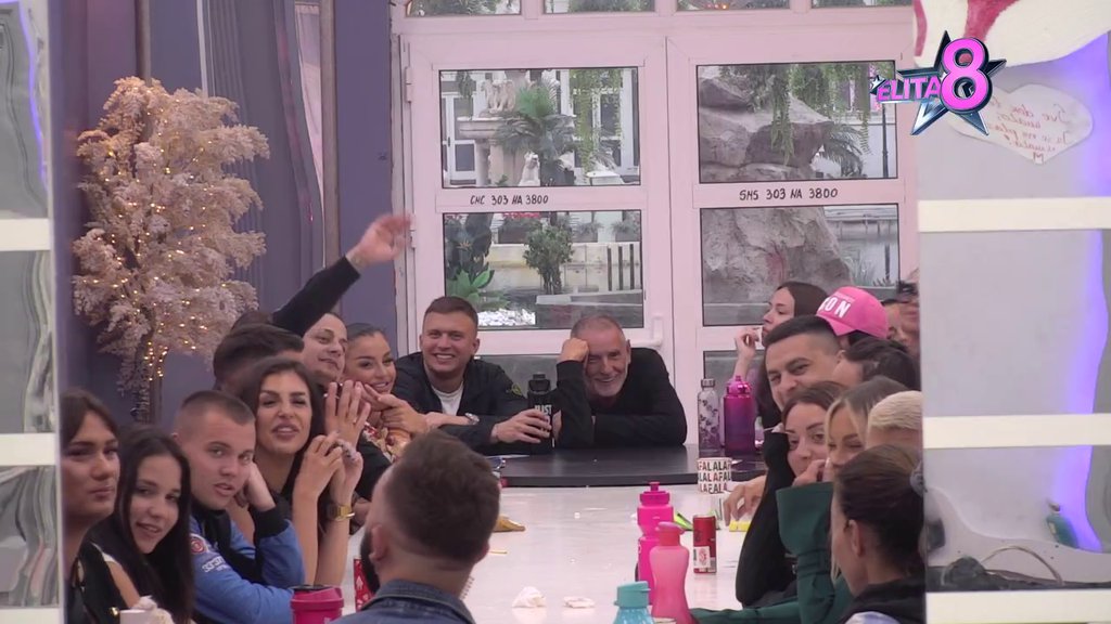 Au, kakav udarac! Sofija brutalnom provokacijom isprozivala Sanju Grujić! (VIDEO)