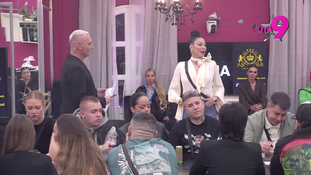 Aneli na aparatima: Maja sigurna da je Luka lud za njom, u svom stilu mu od mozga pravi kašu! (VIDEO)