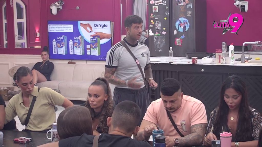 Asmin ne ostaje u odnosu zbog ljubavi: Učesnici razvezali jezik o odnosu Maje i Asmina, jedno pitanje im prodrmalo kavez! (VIDEO)