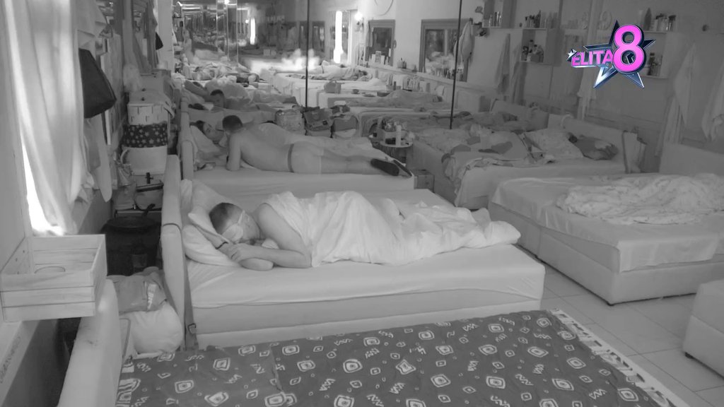 Poklekao, pa joj uleteo u krevet: Gastoz i Anđela pokušali da pronađu zajednički jezik, nastala žestoka svađa! (VIDEO)