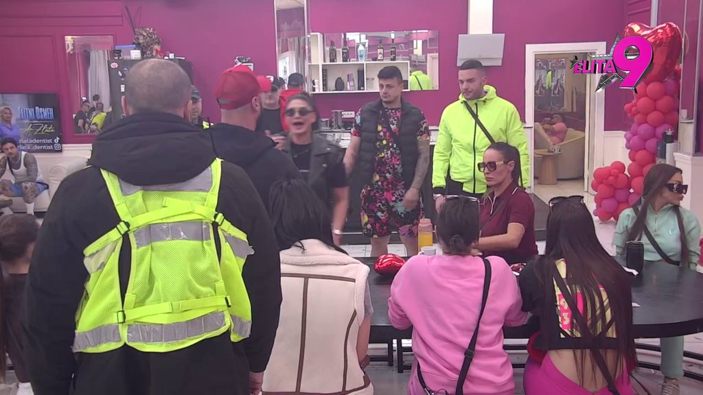 Ne dao Bog da vas Luka brani! Vujović otkrio sve Anitine slabe tačke, podsetio sve učesnike šta se pričalo o njenim FETIŠIMA U S*KSU! (VIDEO)