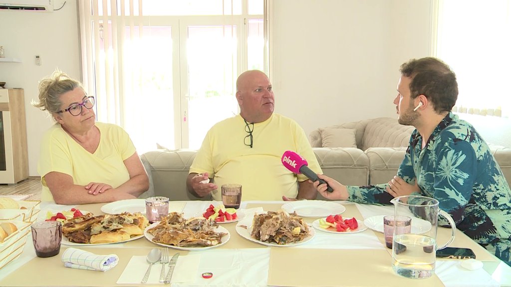 Asmin nije sposoban za decu, vidimo to po Nori: Mustafa i Mevlida ponizili sina, pa obrisali patos s Majom Marinković: Njoj nešto očigledno fali (VIDEO)