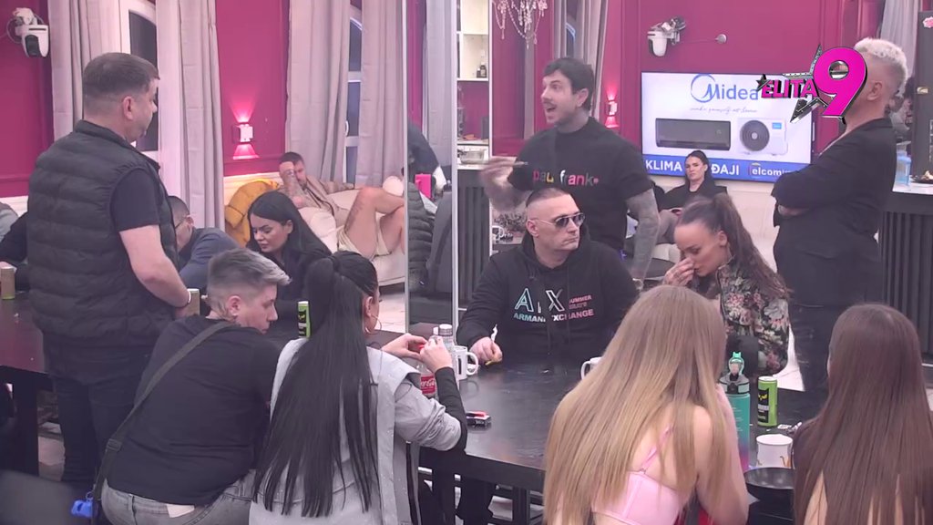 Osmeh ga odao: Ivan sklopio sve kockice, Filipa proglasio teškim folirantom! (VIDEO)