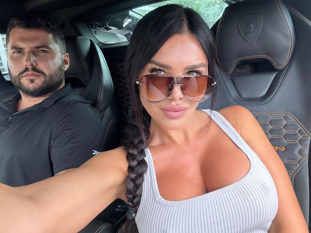 Nepoznati muškarac pokušao da osvoji Staniju na isti način kao Asmin, ona odmah obelodanila prepiske: Bila je jasna, jednu stvar više neće tolerisati! Žestoko potkačila bivšeg! (FOTO)