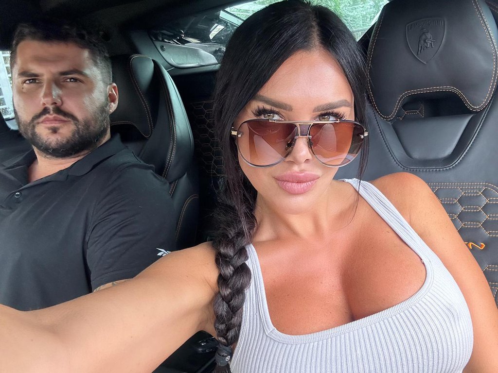 BOGATAŠ IZ AMERIKE SPREMAN DA OŽENI STANIJU: Vlasnik je lanca hotela, šalje joj skupocene poklone, a za nju ima JEDAN USLOV!