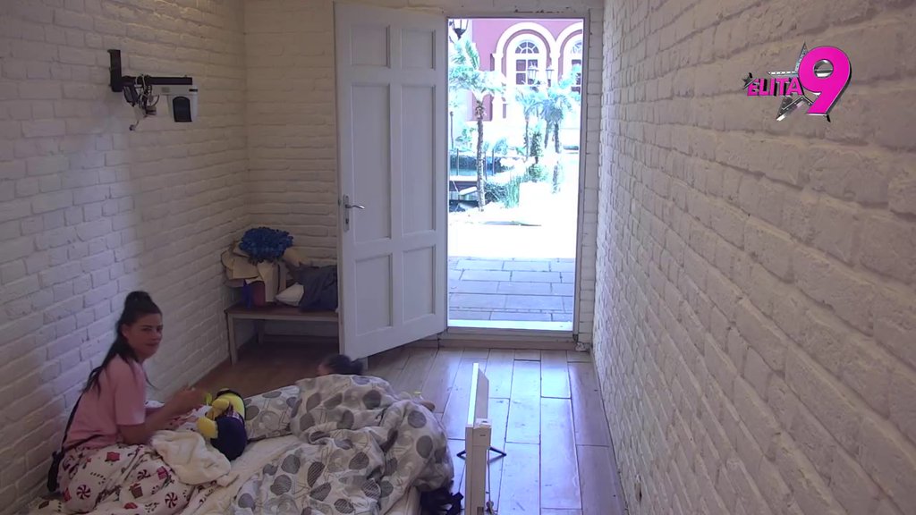 KIPTI OD LJUBOMORE: Boginja proziva Sandru jer je imala vrelu akciju sa Filipom ispred nje (VIDEO)