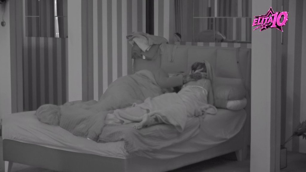 DRAMA U ODABRANIMA! Dača i Miljana se urotili protiv Uroša jer ih ne pušta da spavaju, dok Aneli i Car šapuću u krevetu! (VIDEO)
