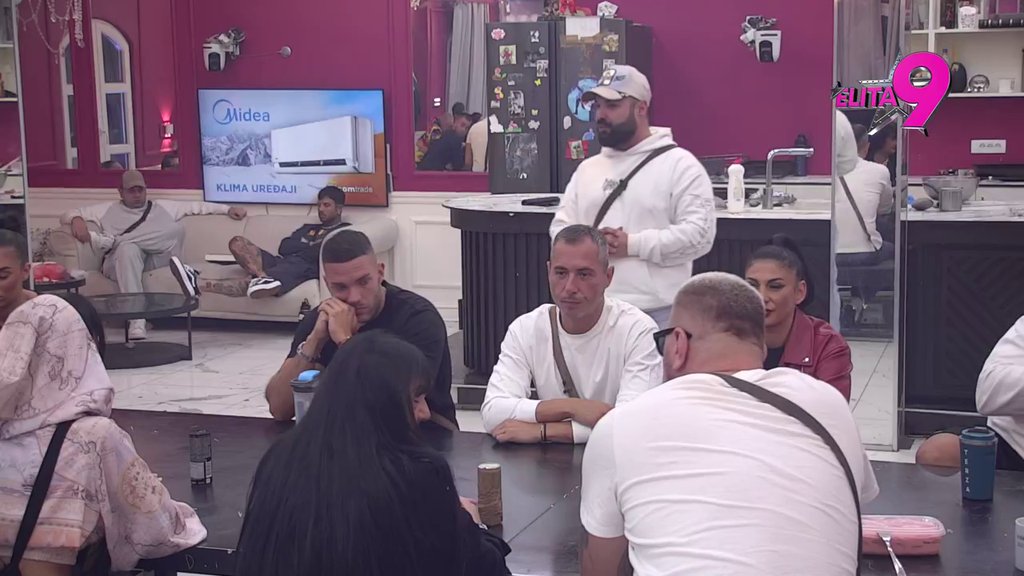 Ne može očima da ga gleda: Luka može da sakrije mržnju prema Anđelu, zbog Anite ponovo udario na njega: Tvrdim da je Milici slao polni organ! (VIDEO)