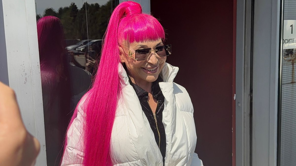 STIGLA RAZREDNA! ZORICA BRUNCLIK SE VRATILA NA VELIKA VRATA! Nakon operacije ponovo u ‘Pinkovim zvezdama’ , evo sa kim je došla u Šimanovice