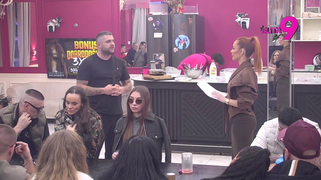 PECKA ME, BOLI JE JER JE IGNORIŠEM: Asmin po ko zna koji put rešio da zaboravi na Maju, ona ne prestaje sa provokacijama! (VIDEO)