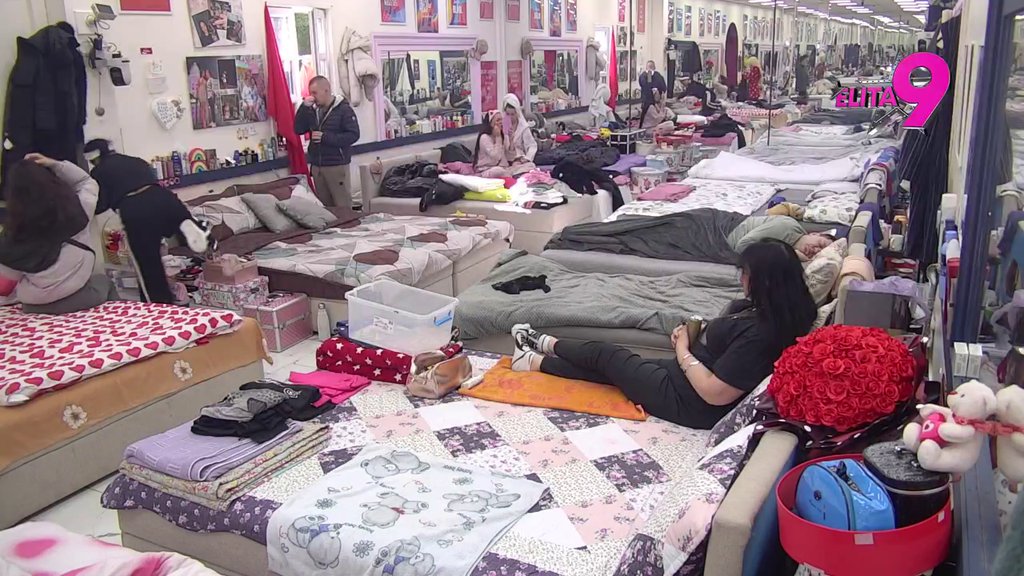 KRŠ I LOM U SPAVAĆOJ SOBI! Dragana RAZBILA ČAŠU zbog Dače, totalno pobesnela! (VIDEO)