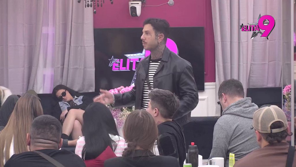 SRAMNO PONAŠANJE: Teodora blati Bebicu nakon što je video kako je Asmin mazi po butini, Maja šokirana njenim postucima, Filip preko toga ne prelazi (VIDEO)