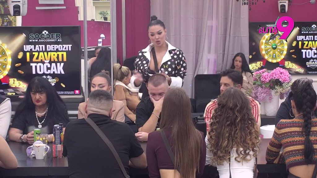 Izvlači svoju zadnjicu na finjaka: Maja unakazila Teodoru, pa poručila da jedva čeka novu nedelju i Filipovu novu utora devojku! (VIDEO)