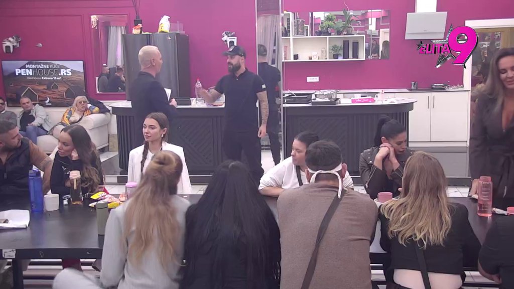 Au, kakav blam za Aneli Ahmić! Luka pred njom nahvalio Anitu, ona iz nemoći isprozvala njegovu bivšu ženu: Svaka slika joj je isfotošopirana (VIDEO)