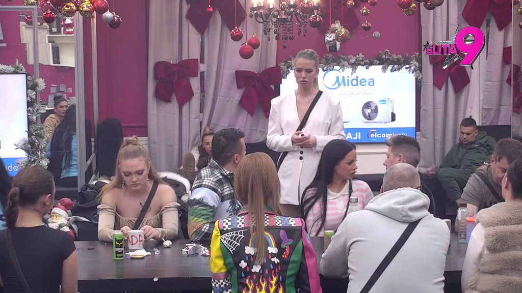 Nazvao sam je kaldrmušom, ali sam se izvinio: Murat nahvalio Sofiju i Terzu, a onda je Sara indirektno odjavila Luksa za sva vremena: Knjiga se ne čita više puta, ja sam svoju pročitala i više je ne čitam (VIDEO)