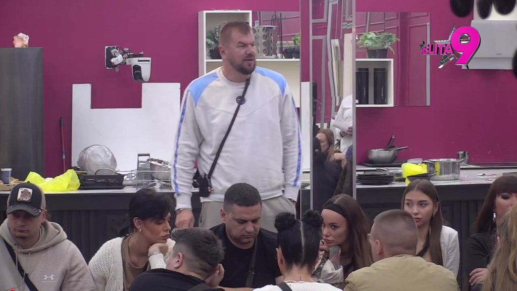 Stizale su joj poruke od muške osobe... Luka otkrio sve o MARATONSKOM HAOSU za Anelin rođendan, pa se pogubio u lažima: Mina i Mića sve obelodanili (VIDEO)