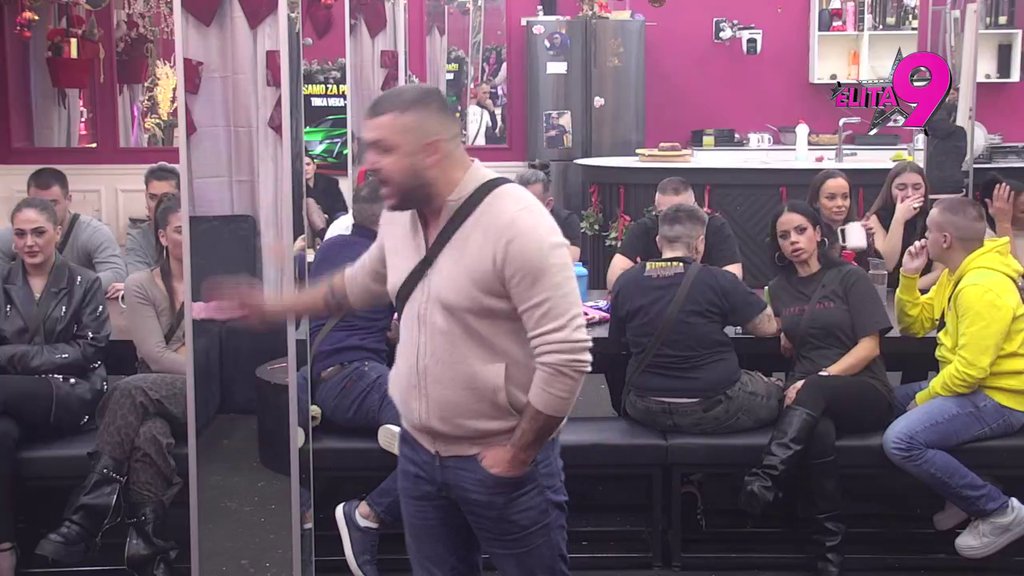 Nema morala, traži u veceu 'bon apetit': Asmin obrisao patos s Đukićem i Aneli, ne štedi reči na njihov račun: On je kukavica, kako da ga zovem kući gde su mi mama i sestra?! (VIDEO)