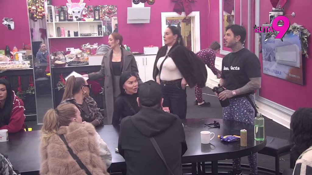 Karambol za stolom! Digla se kuka i motika na komentatore zbog Maje i Đukića, Marinkovićeva zaurlala na Asmina: Šta si uradio sramoto, obrukao si se za života?! (VIDEO)