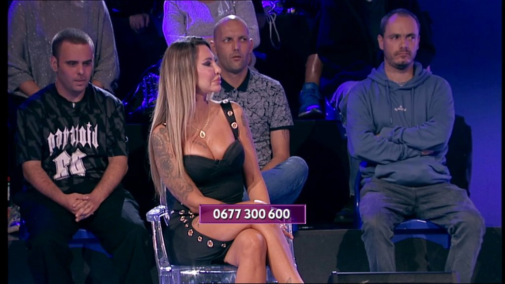 JOŠ UVEK POD FLASTERIMA, MORA DA NOSI MASKU! Aneli Ahmić pokazala svoje lice nakon estetskih zahvata, a ovo  još planira da koriguje! (VIDEO)