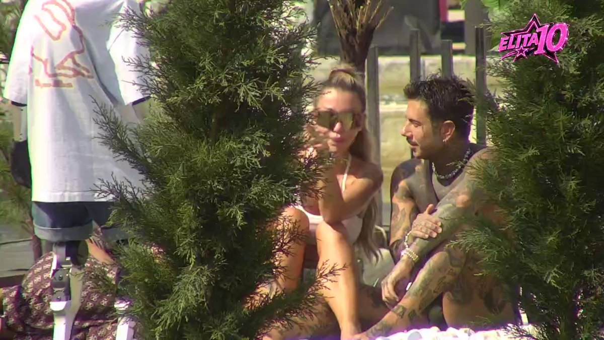 Neću da budem u debilnoj vezi ako dobacuješ bivšima! Đukić postavio ULTIMATUM Aneli, ona odmah obećala da će sve radnje obustaviti (VIDEO)